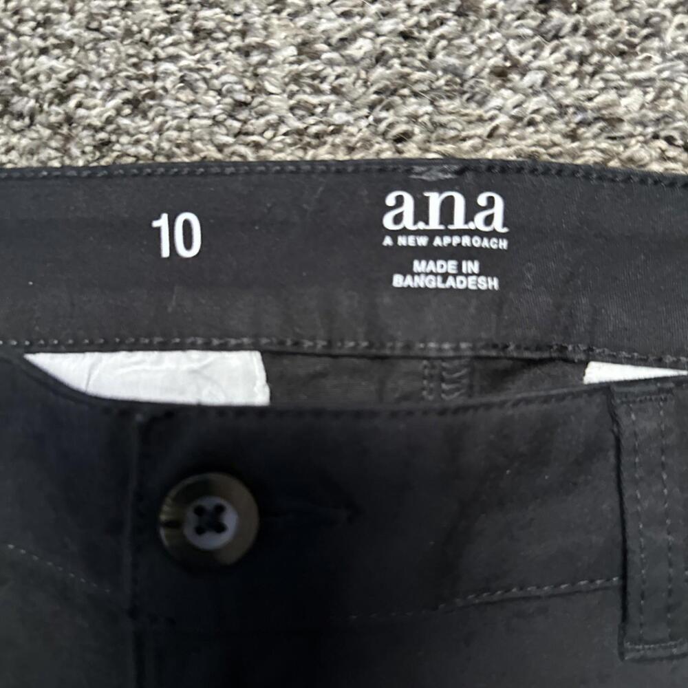 a.n.a. A New Approach Woman’s Size 10 Slim Straight Leg Black Pants 34x28 - Picture 2 of 6